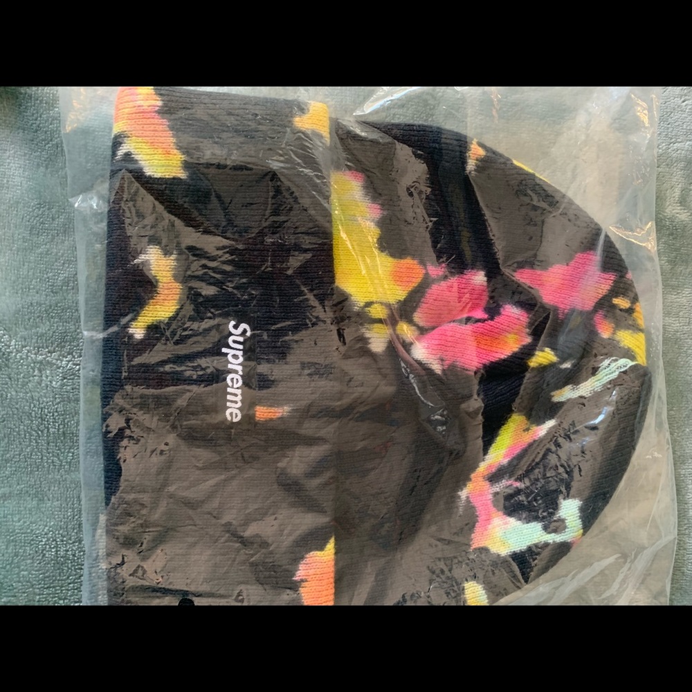 Supreme splattered beanie